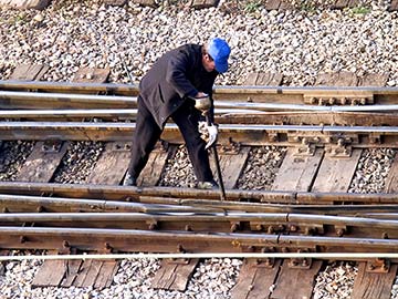 This rail worker faces many dangers every day. If you have been injured while working for a railroad company, call a McAllen FELA attorney now.
